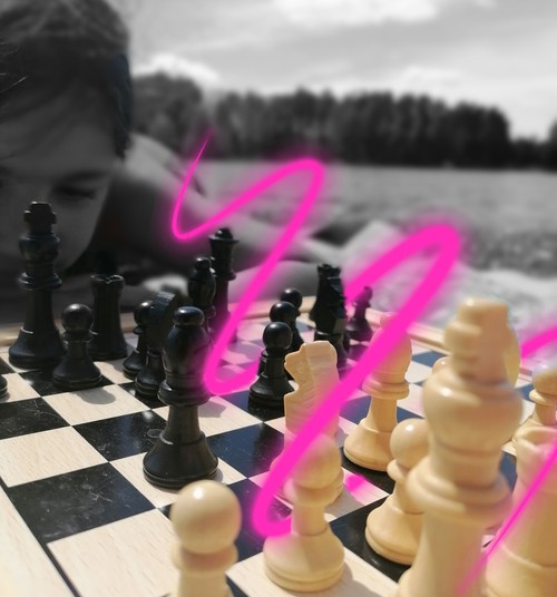 Дома с мамой: причины записать ребёнка на шахматы