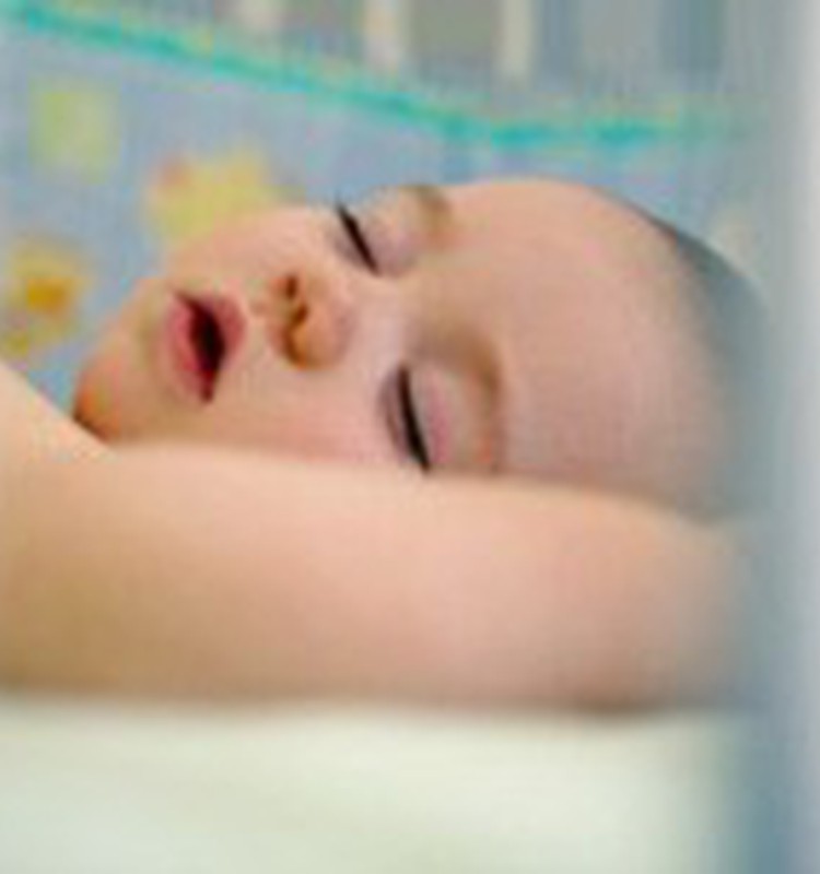 Надо ли будить малыша на кормление?