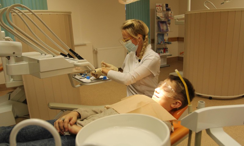Почти 2000 латвийских детей стали регулярными и старательными вестниками чистки зубов – завершилась информативная кампания „Man ir tīri zobi!”