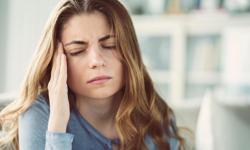 Опрос: сильные головные боли и мигрень чаще бывают у женщин и молодых людей