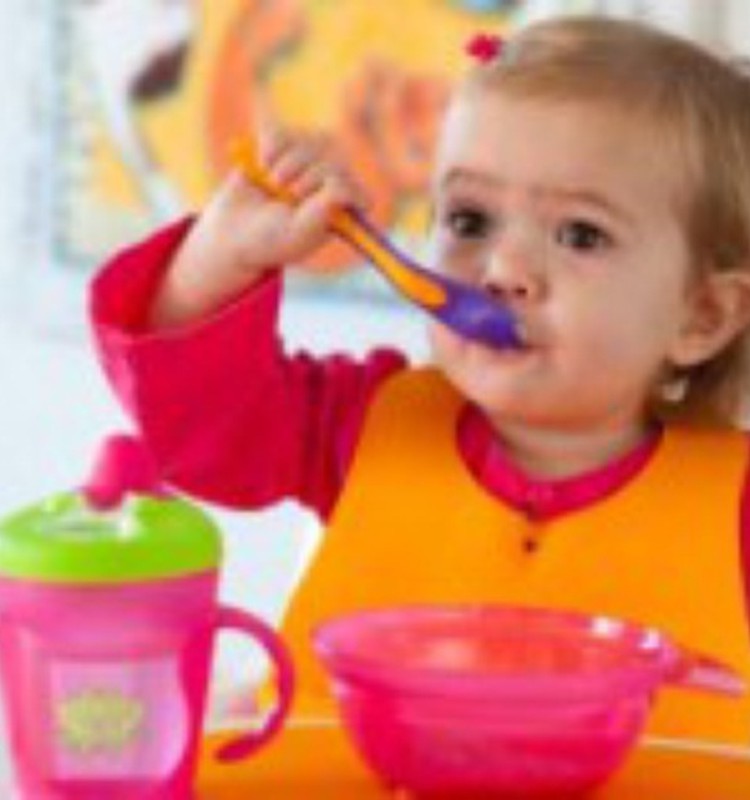 Игра дня: Кормим малыша с Tommee Tippee!