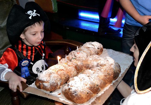Австралийским детям запретили задувать свечи на тортах