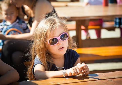 Нужны ли ребёнку солнечные очки