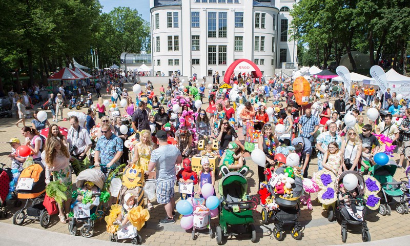 ФОТОРЕПОРТАЖ: Парад колясок летнего фестиваля Маминого Клуба
