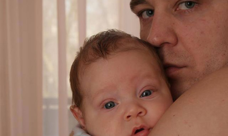 М+Ж: Папа, вот тебе ребенок, а я хочу в туалет, покушать, а потом еще и поплакать!