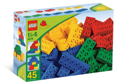 Трёхлетки играют в Lego?