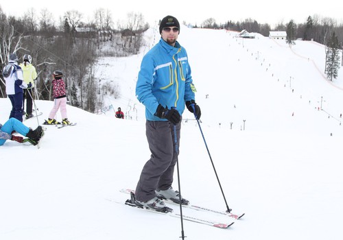 Учиться передвигаться на лыжах нужно не только детям, но и взрослым