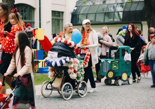 Удивительный, ШИКАРНЫЙ парад колясок на фестивале Маминого Клуба: ФОТОРЕПОРТАЖ