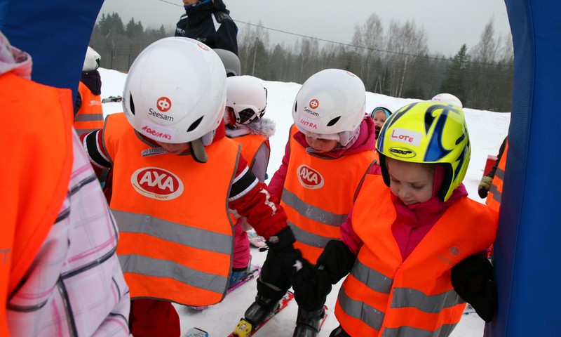 ФОТО: Как наши детки в школе АХА учились ездить на лыжах!