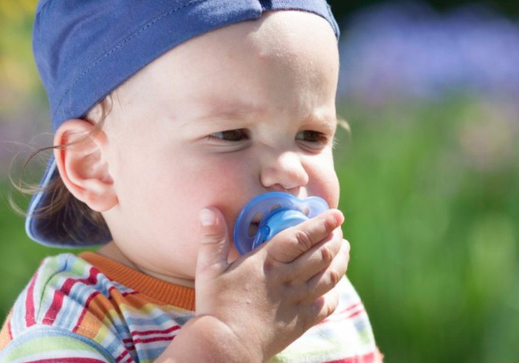 Использование пустышки не вредит грудному вскармливанию