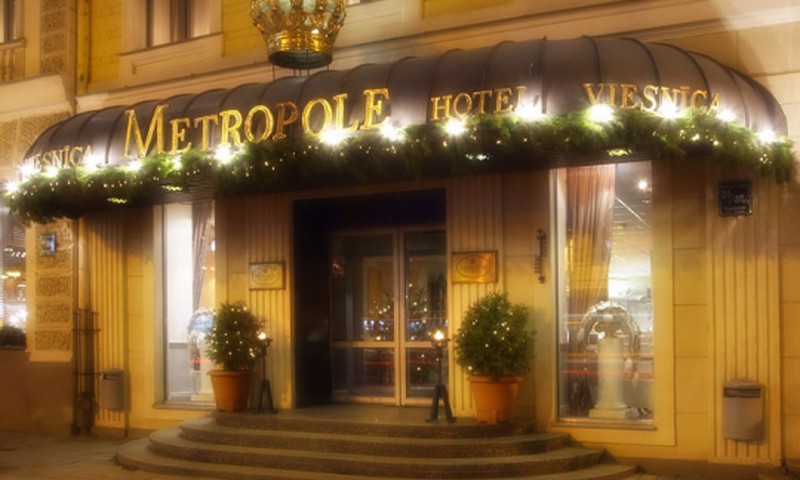 Прими участие в новогоднем конкурсе и выиграй проживание в SemaraH Hotel Metropole в Риге на двоих!