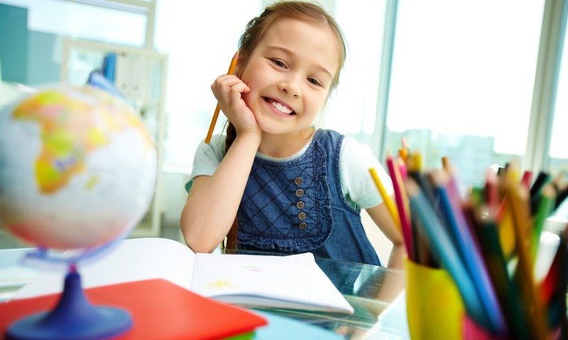 Психолог: в начале учебного года ребенку особенно необходимы похвала и ободрение 