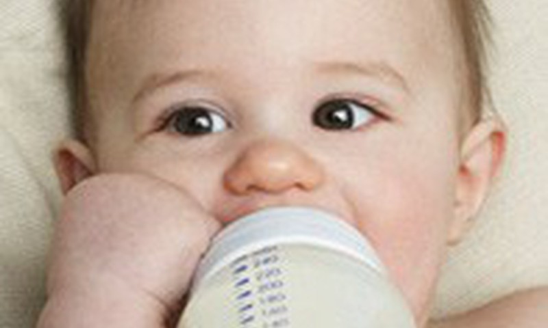 Нужно ли давать ребенку молочную смесь после года?