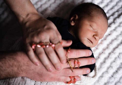 Почему новорожденный плачет? Беседа с психотерапевтом Байбой Герхарде