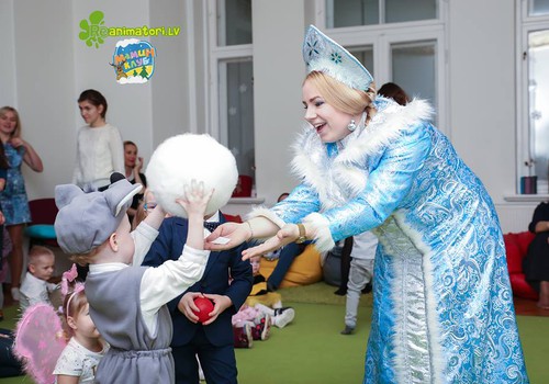 Интервью со Снегурочкой: о программе елочек, костюмах и новогоднем настроении 