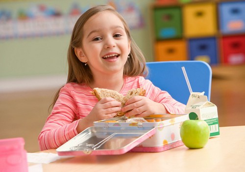 Наблюдения врачей: дети употребляют в пищу слишком мало фруктов и овощей, и даже не распознают их 