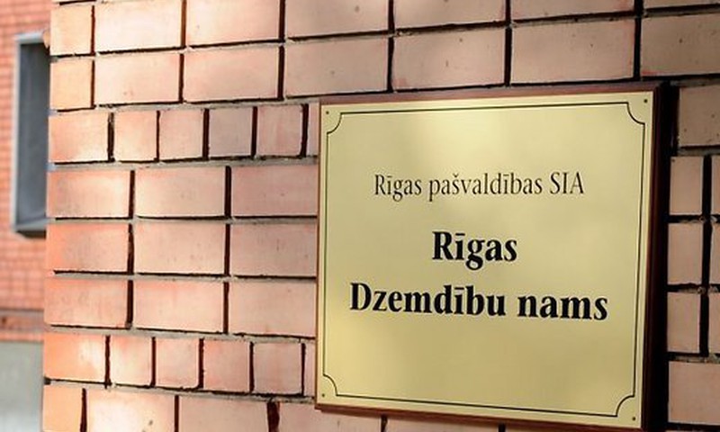 Двух детей просто бросили, от девяти официально отказались