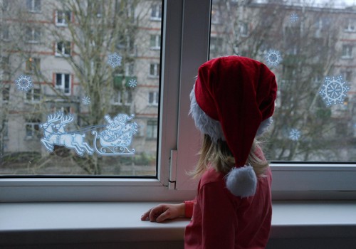 Украшаете ли вы окна к зимним праздникам?