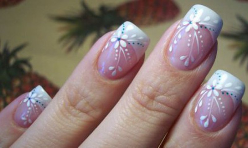 Классический маникюр или гелевое наращивание?