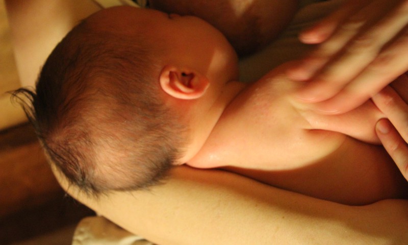 От чего бывает щетинка у новорожденных, как определить и вывести