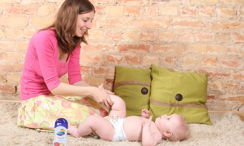 ФОТО: как делать массаж младенцу