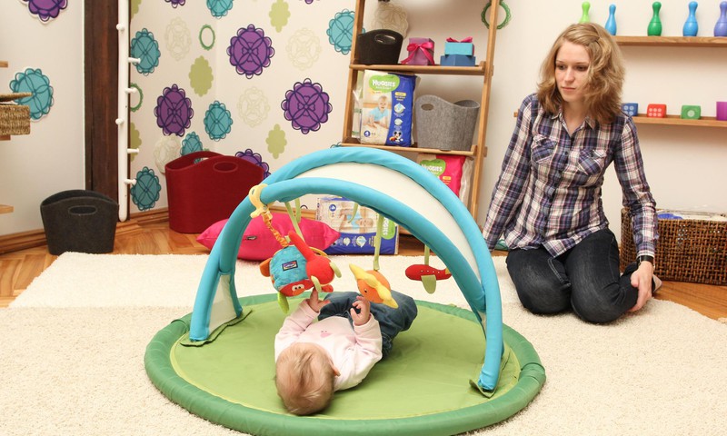 Комната чудес Huggies@: Что не стоит делать, играя с малышом с 3 до 5 месяцев
