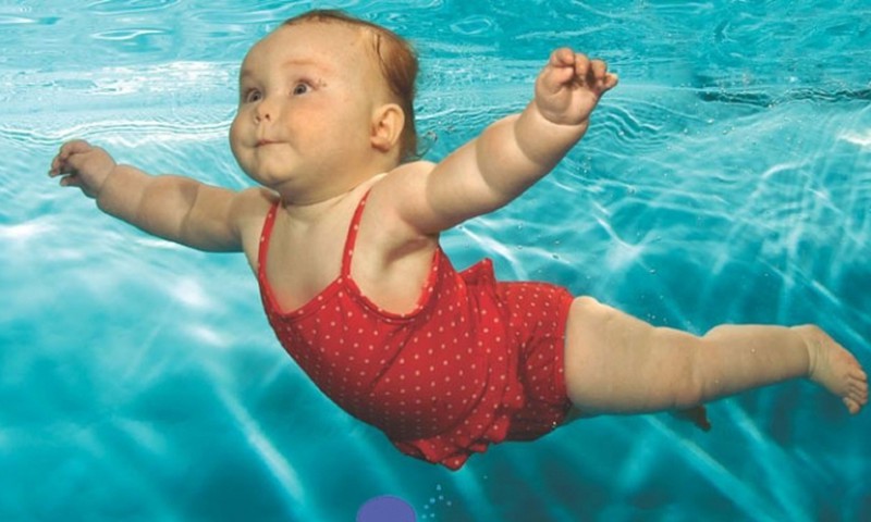Занятия по плаванью малышей: А вы готовы плескаться?