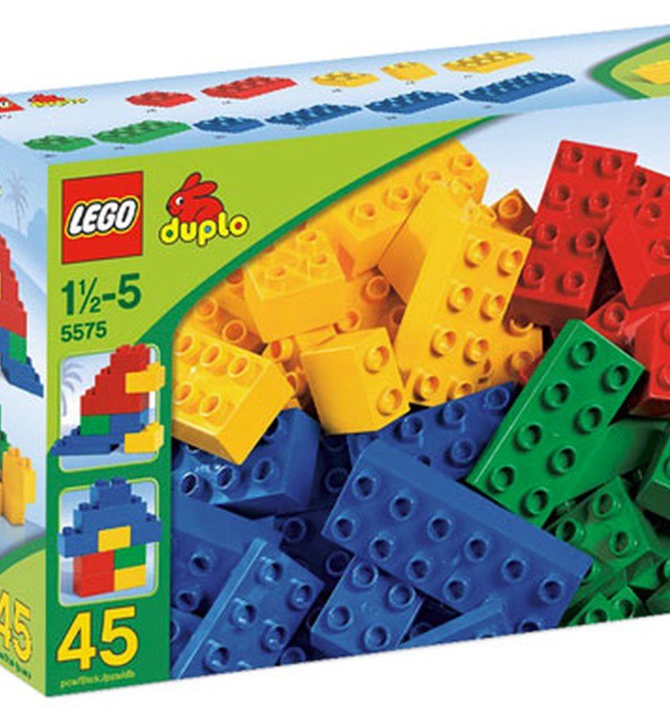 Трёхлетки играют в Lego?