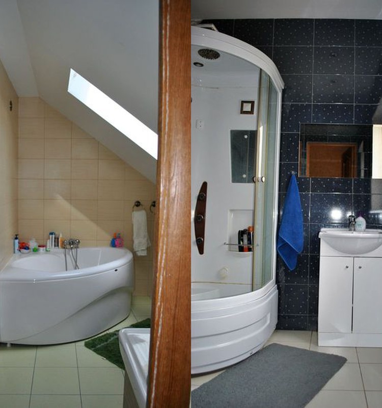 Одна ванная комната –мало, а две – хлопотно, но удобноооооо!!!