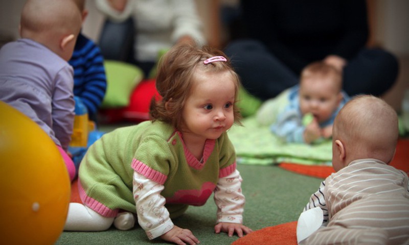 Следи за тем, как 7 мамочек ведут дневник развития Huggies Super Dry!