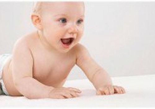 Какой мазью можно помазать дёсны, чтобы малышу стало полегче?
