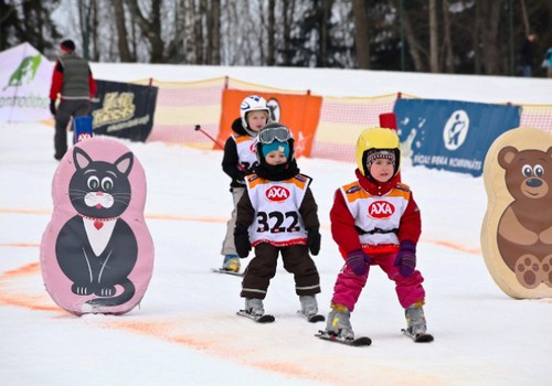 Игра дня: Сколько лет работает лыжная школа для детей AXA?