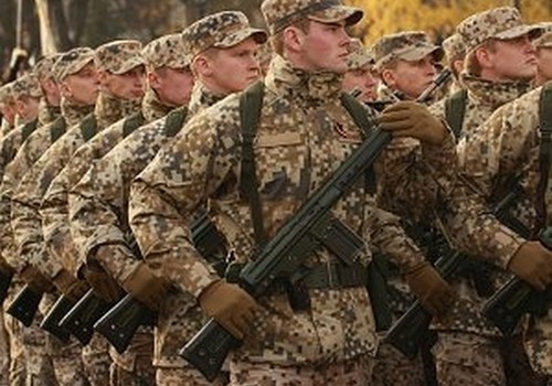 Латвийских женщин зачислят в резерв армии