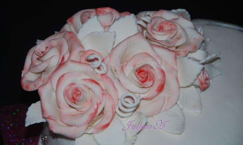 Мастер-Класс: Украшаем торт дома - торт сердце с розами
