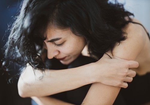 Послеродовая депрессия: недуг, о котором молчат. 3 истории мам в документальном фильме
