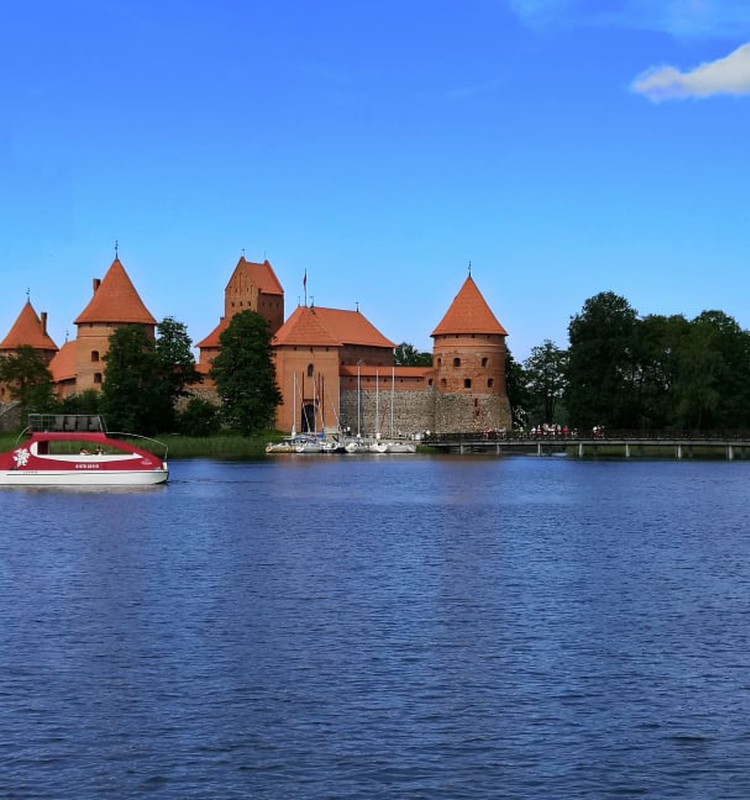 Гостеприимная Литва: Тракайский островной замок-музей
