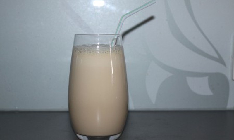 Молочный коктейль с вареным сгущенным молоком