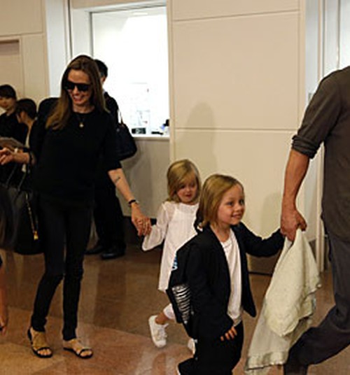 Брэд Питт и Анджелина Джоли объявили об усыновлении 7-го ребенка 