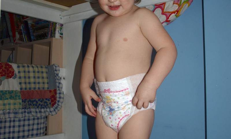 Элеонора попробовала новые Huggies® Pants!