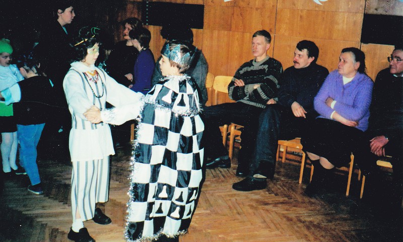 Карнавальные костюмы своими руками: костюм шахматного короля