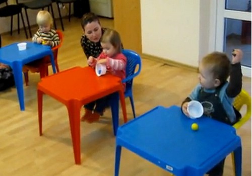 ВИДЕО: Чему могут научить разноцветные кубики и шарики