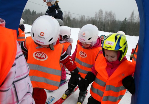 ФОТО: Как наши детки в школе АХА учились ездить на лыжах!