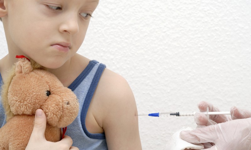 Взрослые всё чаще отказываются вакцинировать детей 