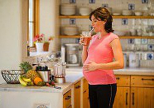 Можно ли есть гематоген беременным и кормящим мамочкам?