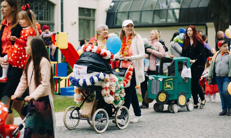 Удивительный, ШИКАРНЫЙ парад колясок на фестивале Маминого Клуба: ФОТОРЕПОРТАЖ