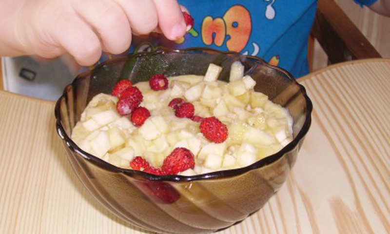 Готовим дома: кукурузная кашка с фруктами