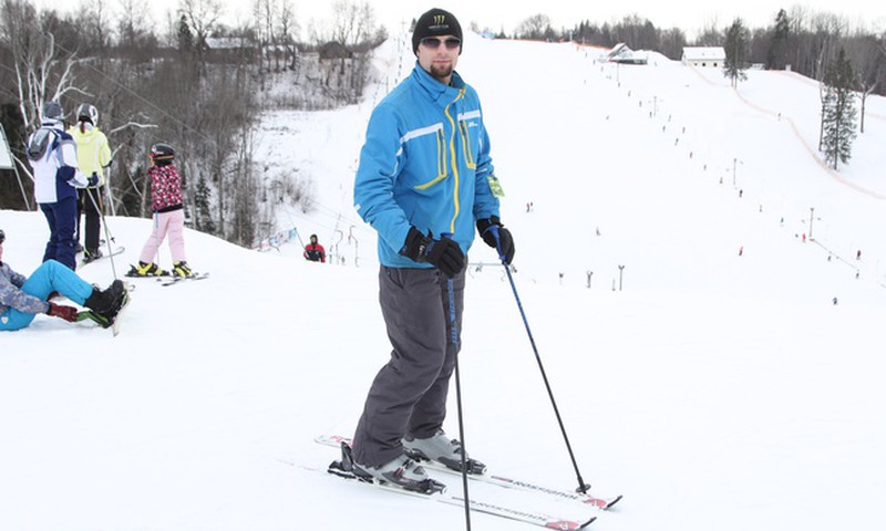 Учиться передвигаться на лыжах нужно не только детям, но и взрослым