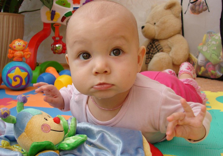 Во что играть с ребенком с 6 до 12 месяцев: советы специалистов