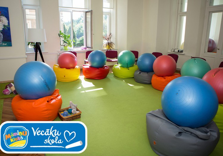 Поделитесь отзывами о курсах в Мамином Клубе и выиграйте любой продукт Huggies@ и постельное бельё!