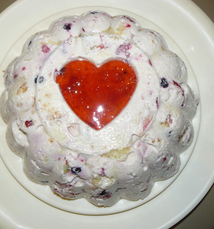 Желейный торт с фруктами и бисквитом в честь Дня Святого Валентина!
